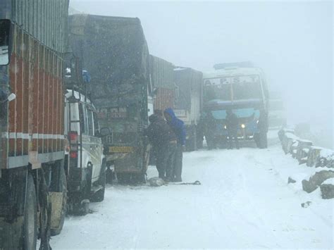 Snowfall leaves vehicles stranded at Sela Pass