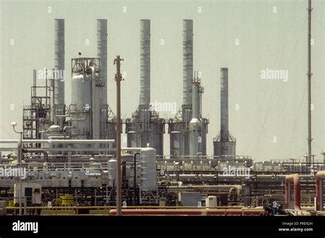 Oil refinery saudi arabia hi-res stock photography and images - Alamy