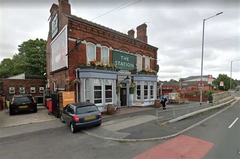 Three arrested by police outside Leeds pub as area cordoned off - Leeds Live