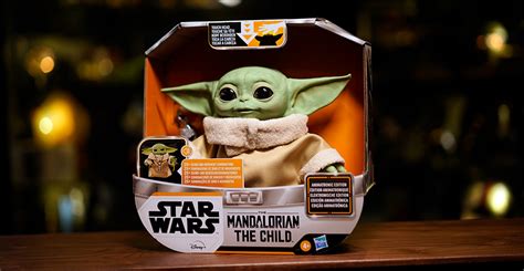 Unboxing Hasbro's The Child "Baby Yoda" Animatronic Edition | Geek Culture