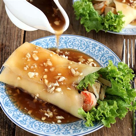 Lumpiang Sariwa - Filipino Fresh Spring Rolls | Foxy Folksy