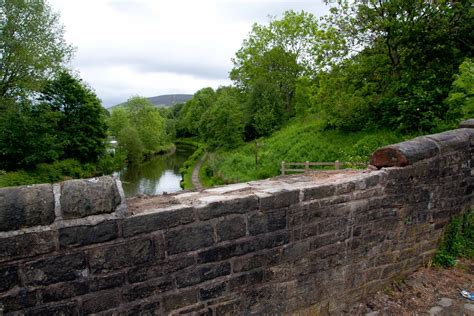 Tameside Citizen: Canal brickwork stolen in Stalybridge