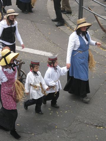 Neustadt Wine Festival Parade Scene Stock Photo - Download Image Now - Celebration, Child ...