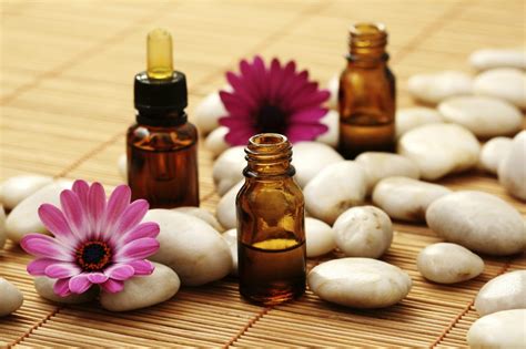 Aromatherapy Massage: What You Need to Know - Renaissance College ...