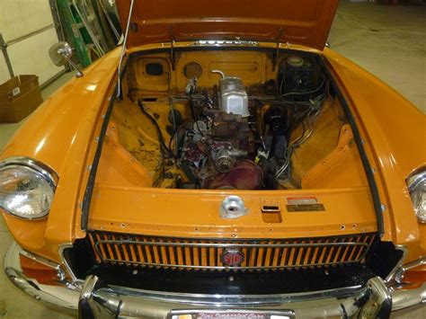 1970 MGB - Young Classic Car Restoration