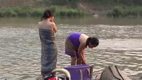 The girl take a bath at Namkham river ( Luang Prabang laos ) - YouTube