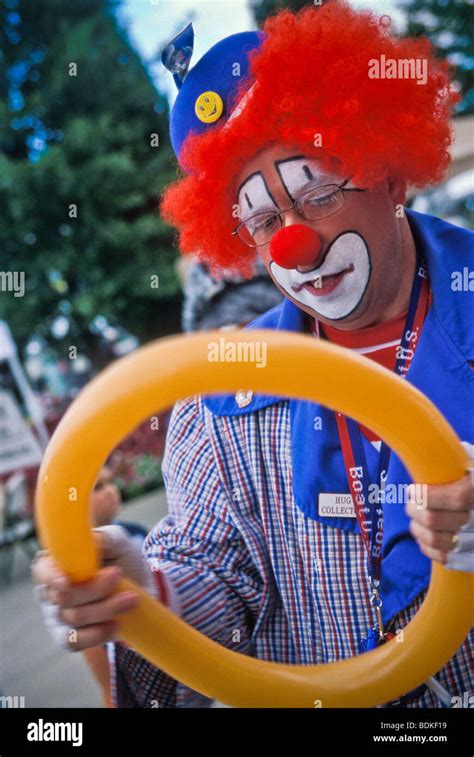 Clown making balloon animals for children and adults Stock Photo - Alamy