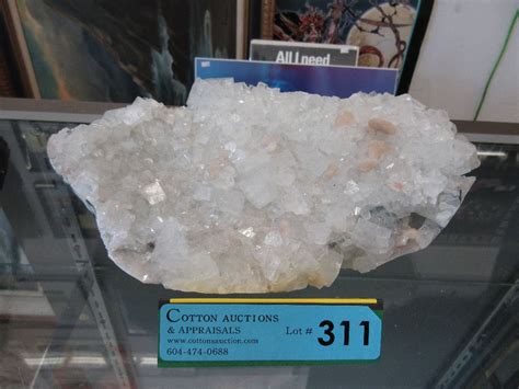 Quartz crystal formation