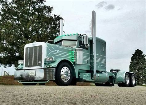 Peterbilt custom 379 | Peterbilt, Cool trucks, Show trucks