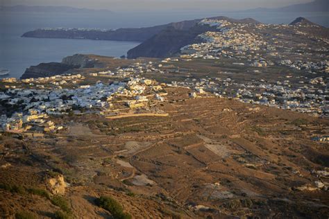 Aerial View of the Island | Santorini Introduction | Pictures | Greece in Global-Geography