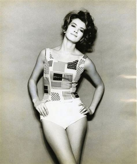 Mind-Blowingly Gorgeous Vintage Photos From Martha Stewart's Modeling Career - Barnorama