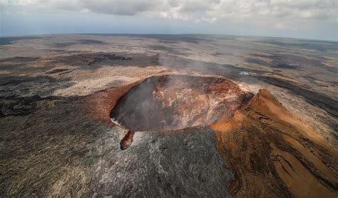 Hawaii On Alert As Earthquakes Rattle World's Largest Active Volcano | iHeart