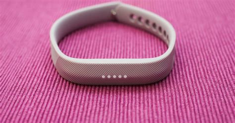 Fitbit Flex 2: Fitbit's first waterproof tracker will cost you $100 (hands-on) - CNET