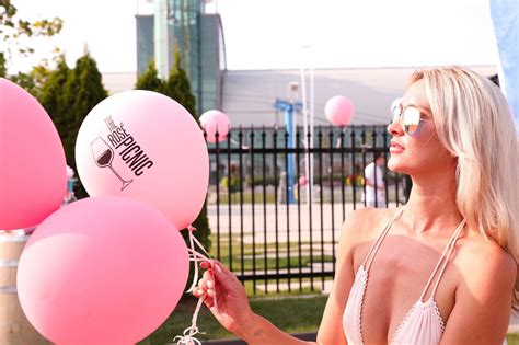 This Picnic Proved Rosé All Day Can Be More Than Just a Slogan - FASHION Magazine