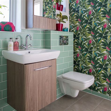 23 Striking Bathroom Wallpaper Ideas for Your Retreat