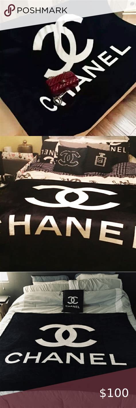 New Chanel Plush Throw Blanket For Sale. NWT in 2020 (With images) | Plush throw, Plush throw ...