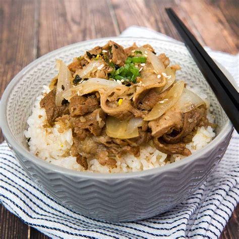 Gyudon (Japanese Beef Bowl - Yoshinoya Beef Copycat Recipe)