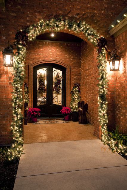 21 Extravagant Christmas Decorations For Your Front Door