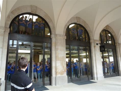 Apple Store Covent Garden opening day photo tour - CNET