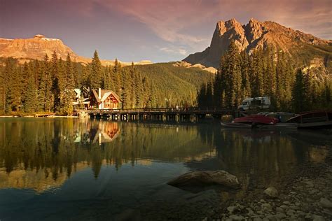 Emerald Lake Lodge | Canadian Rocky Mountain Resorts