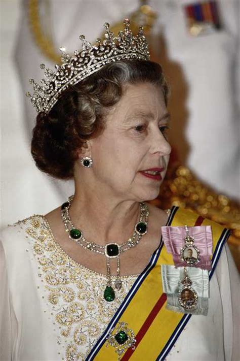 Queen Elizabeth's Most Beautiful Jewels - Pictures of the Queen's Tiaras & Crowns