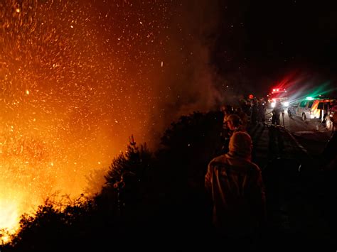 Cape Town wildfire: Dramatic pictures reveal devastation as fire rips through mountains | The ...