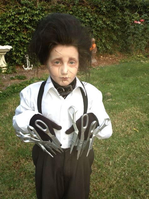 DIY Edward scissorhands costume #edwardscissorhands #kidcostume #halloween Edward Scissorhands ...