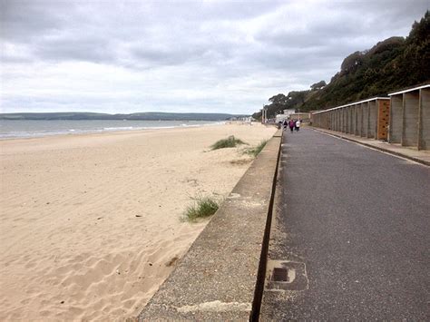 Beach and Promenade at Canford Cliffs © David Dixon cc-by-sa/2.0 :: Geograph Britain and Ireland