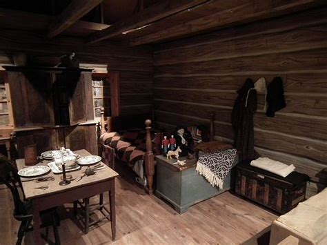 Pioneer One Room Cabin Interior - Bing Images | One room cabins, Tiny house cabin, Studio ...