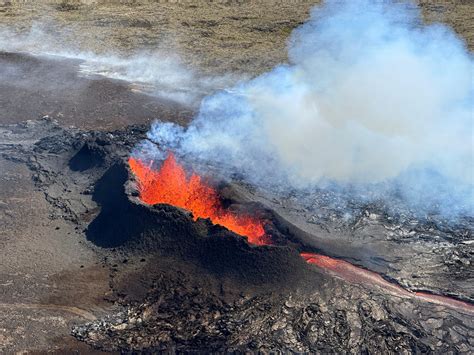 Magma van vulkaan in IJsland dicht bij aardoppervlak, gevarenzone ...