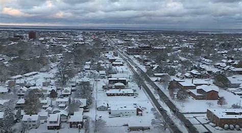 Winter storm dumps heavy snow on Erie, PA