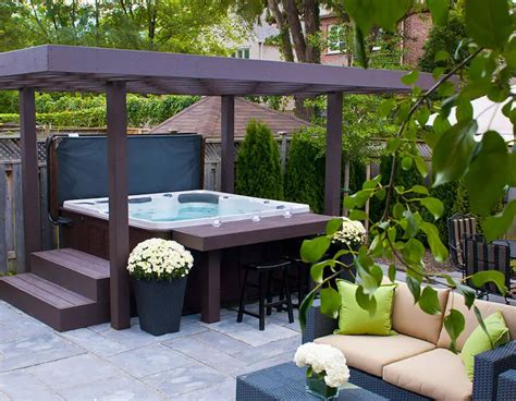 8 Backyard Hot Tub Privacy Ideas You Should Steal This Summer | BL