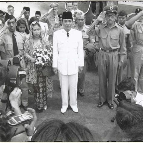 Sukarno and his Wife Fatmawati Posing for the Press Photographers ...