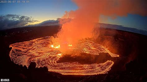 WATCH: Kilauea volcano begins to erupt after three-month pause | PBS News