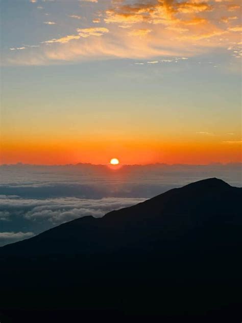 Haleakala Sunrise: The Ultimate 2025 Guide (What to Expect, Reservation Info, Tours!)