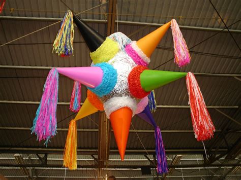 File:PIÑATA.jpg - Wikimedia Commons