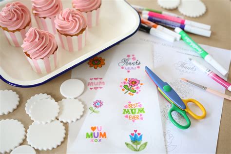 DIY Edible Cupcake Toppers 1 | SANDRA DILLON DESIGN