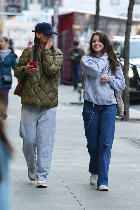 KATIE HOLMES and SURI CRUISE Out in New York 03/29/2023 – HawtCelebs