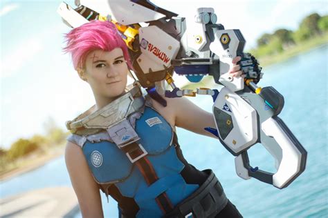 [self]i made a zarya cosplay in 2 weeks! #cosplay http://bit.ly/1Pirklu | Zarya cosplay, Cosplay ...