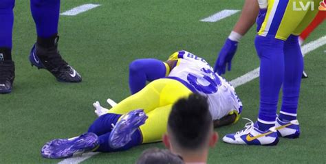 Odell Beckham Jr. Goes Down After Horrible Non-Contact Injury (VIDEO)