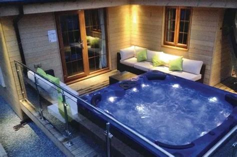 Cabins With Hot Tubs Near Me : Log Cabins With Hot Tubs In Scotland ...