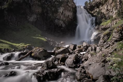 16 Best Waterfalls in Yellowstone National Park