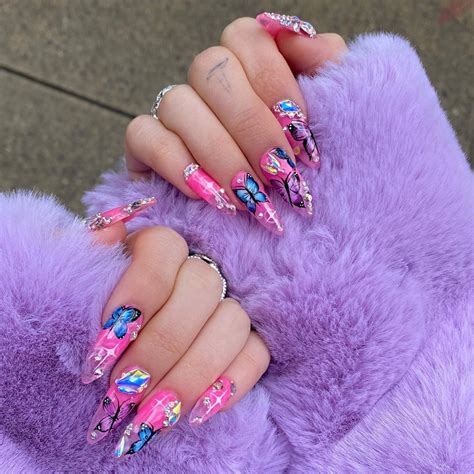 jess 🦋 on Instagram: “pink nails to match da hair hehe ...