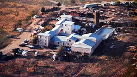 1993 Federal agents raid the Branch Davidian compound in Waco, Texas ...