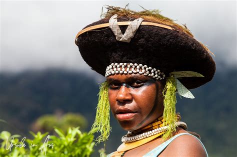 Big Hats and Small Drums: the Engan Women of Papua New Guinea » Ursula ...