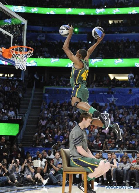 Jeremy Evans wins Slam Dunk Contest - China.org.cn