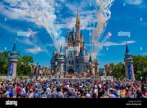 Walt Disney World Castle Mickey Mouse High Resolution Stock Photography ...