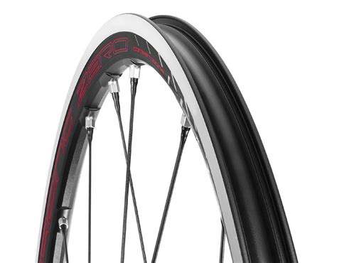 Fulcrum stretches out with new, wider Racing Zero Competizione clincher ...