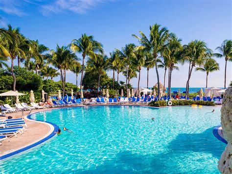 Pool Ritz-Carlton-Key-Biscayne | Active City Travel