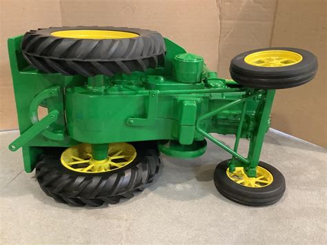 Lot - Ertl Diecast "John Deere Replica 1939 Model 'D'" Tractor